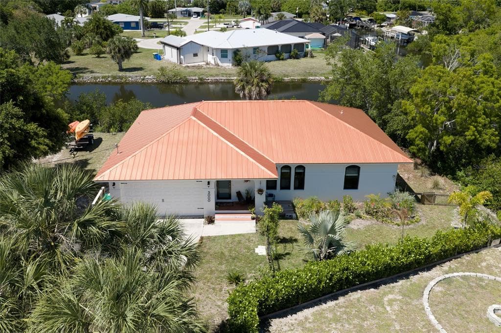 3000 BANYAN WAY photo 2