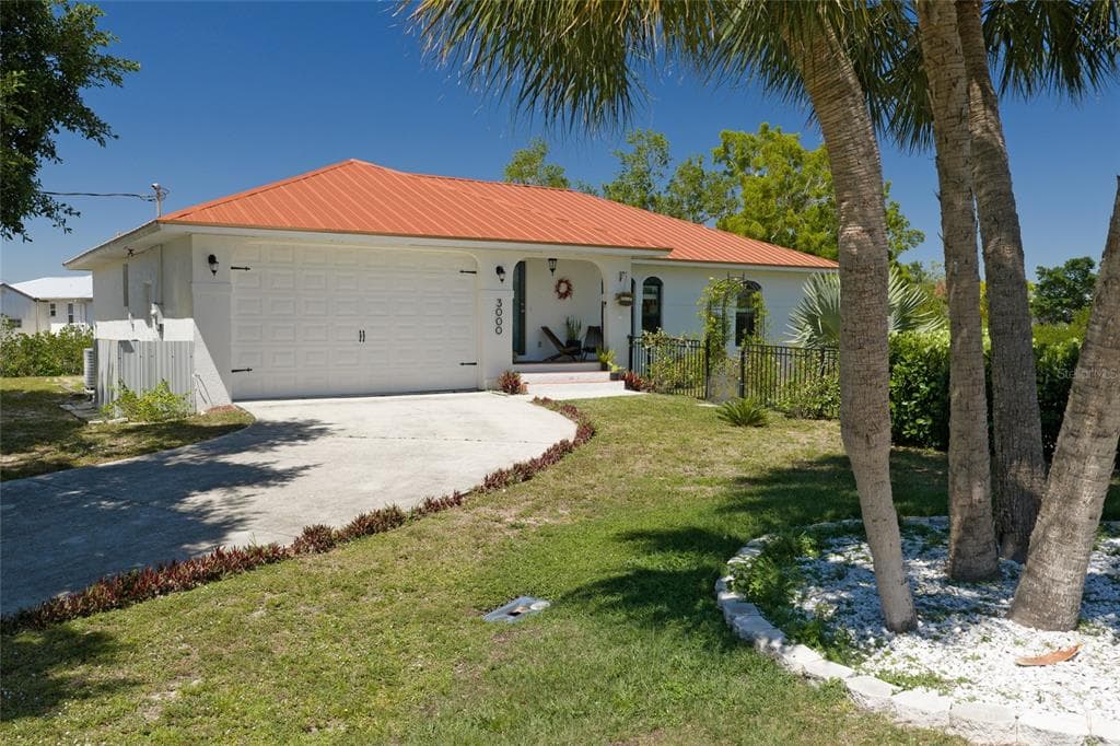 3000 BANYAN WAY photo 1