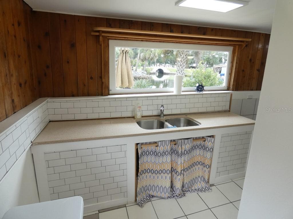 2215 S HUNT POINT photo 19