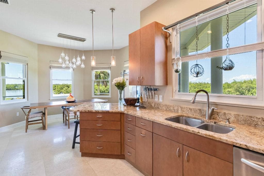 6511 BAYSHORE ROAD photo 18