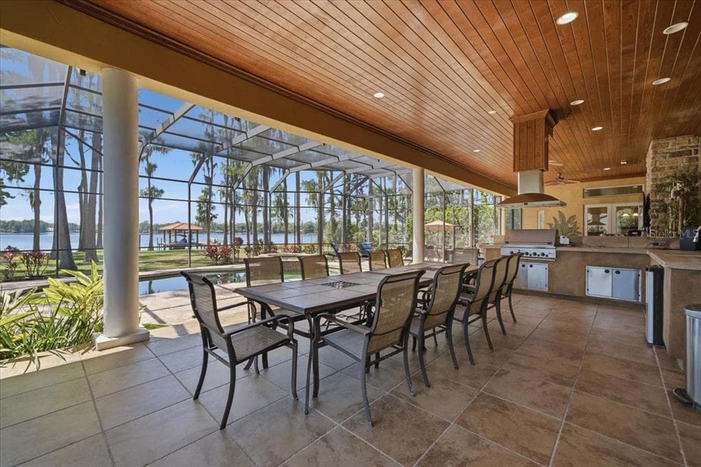 18258 WAYNE ROAD photo 3