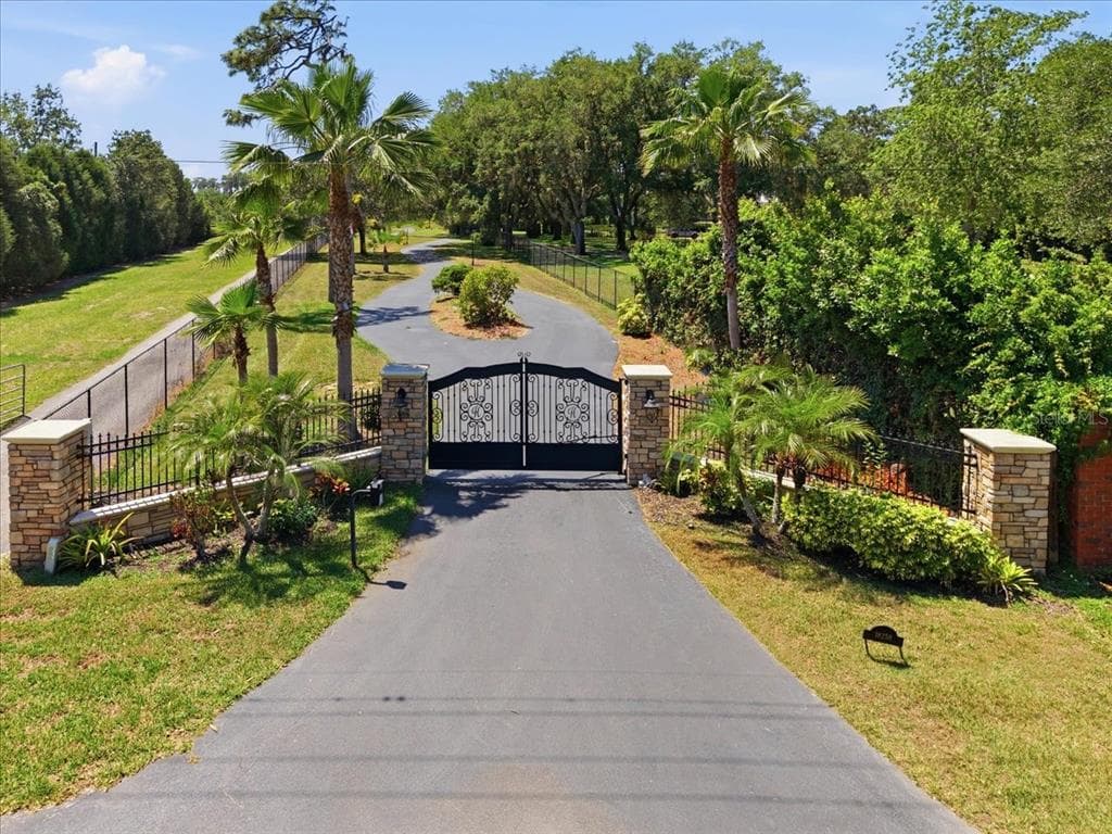 18258 WAYNE ROAD photo 5