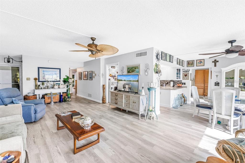 1655 S HIGHLAND AVENUE J187 photo 4