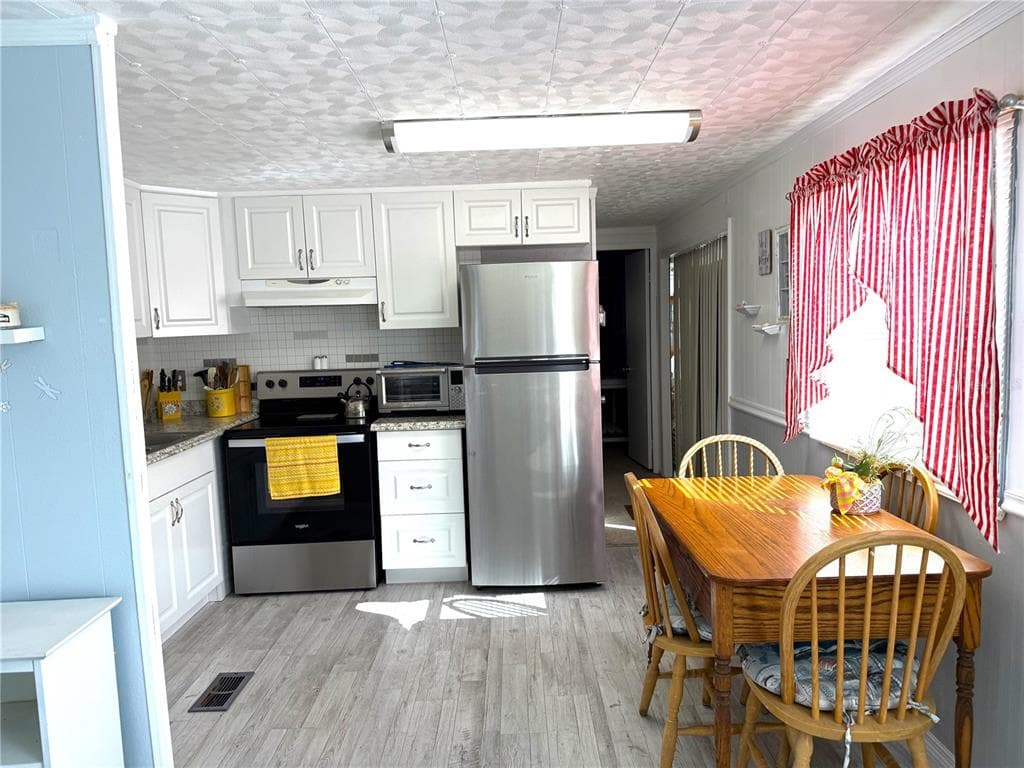527 BLACKBURN BOULEVARD photo 6