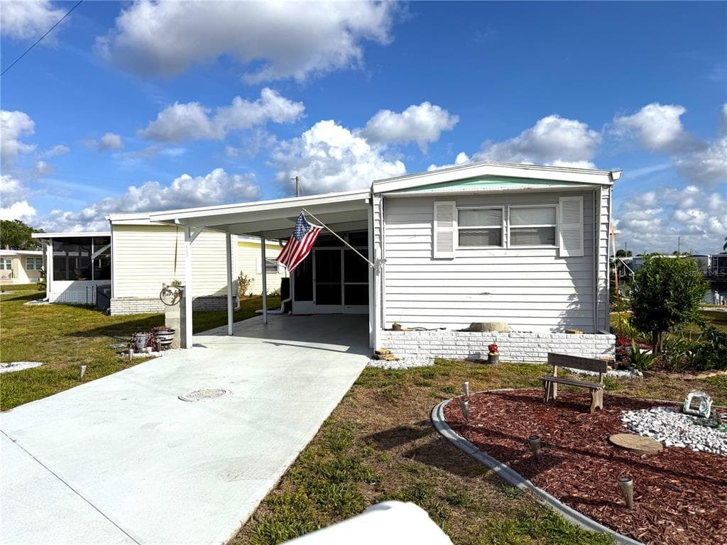527 BLACKBURN BOULEVARD photo 19