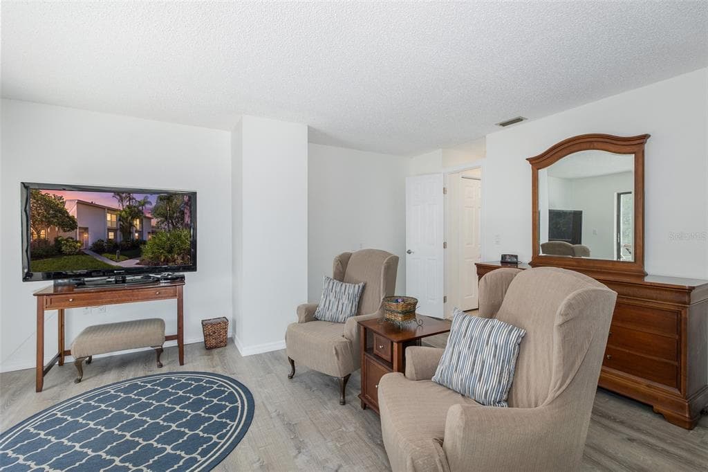 110 INGRID PLACE photo 23
