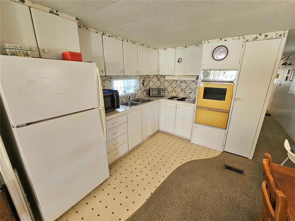 110 ROMA ROAD photo 5