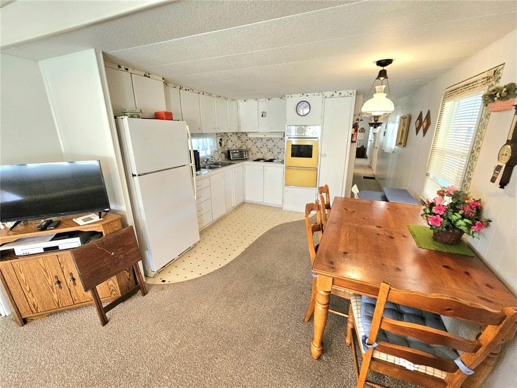 110 ROMA ROAD photo 8