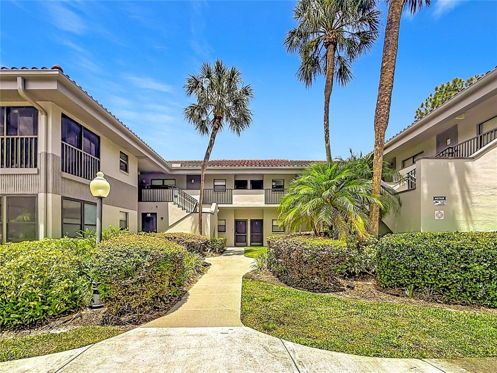 2650 COUNTRYSIDE BOULEVARD E103 photo 3