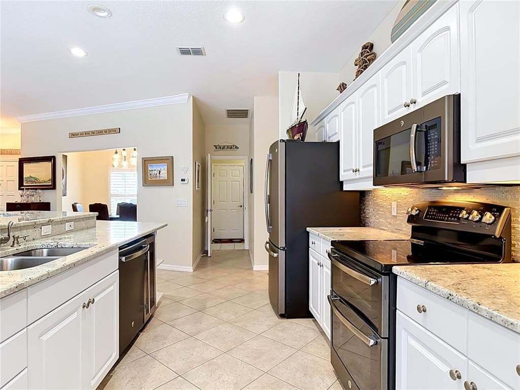 21 RICHMOND DR photo 23