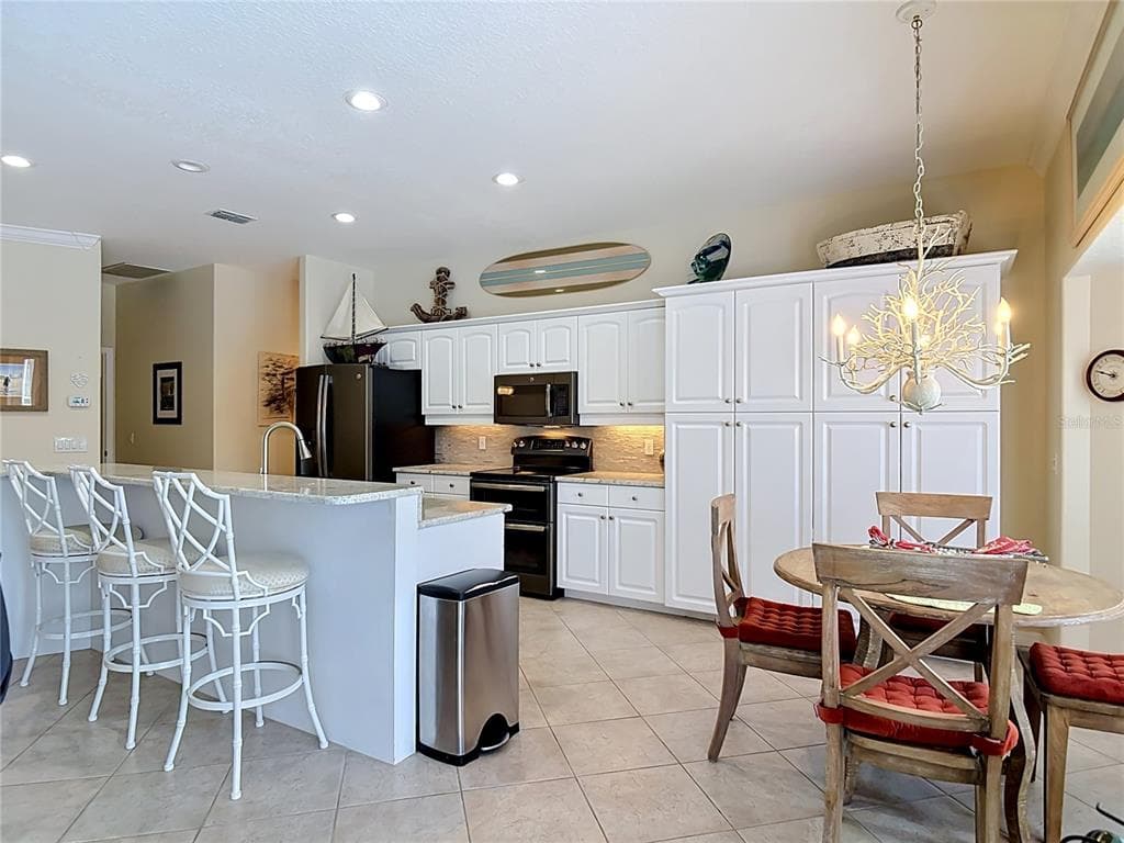 21 RICHMOND DR photo 6