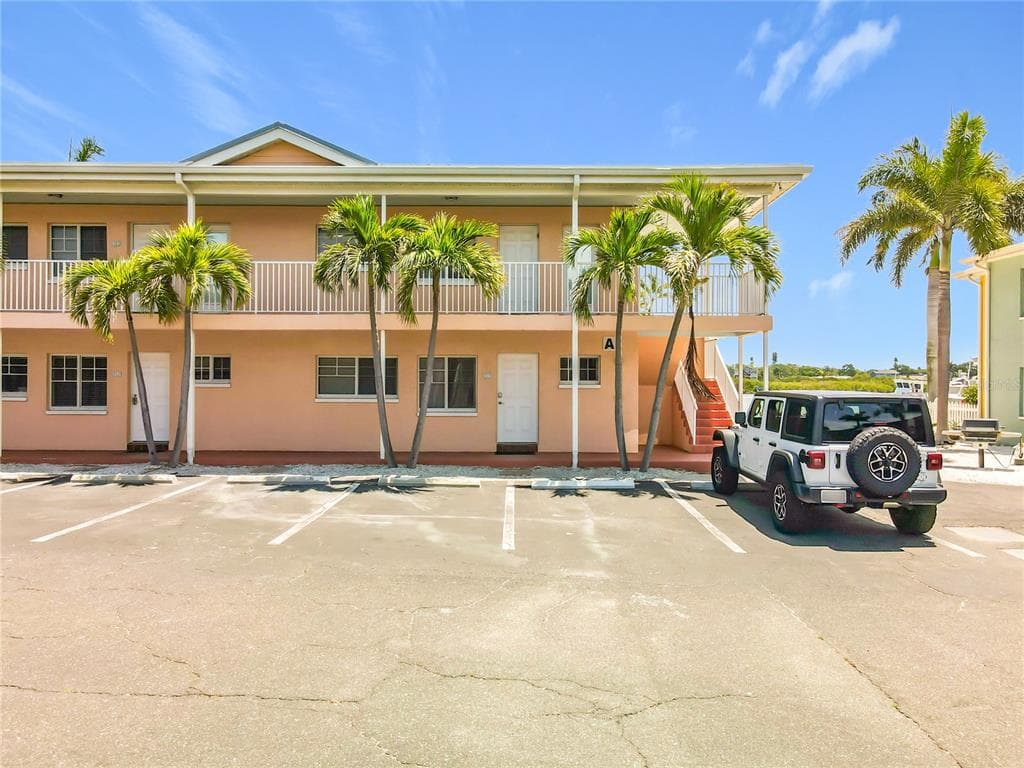 19417 GULF BOULEVARD A-113 photo 2