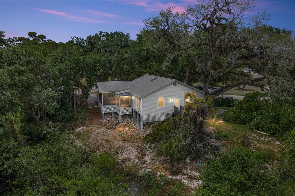975 CALOOSA ESTATES DRIVE photo 2