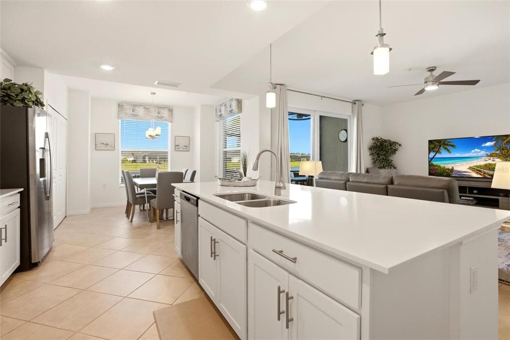 14214 HERITAGE LANDING BOULEVARD 816 photo 23