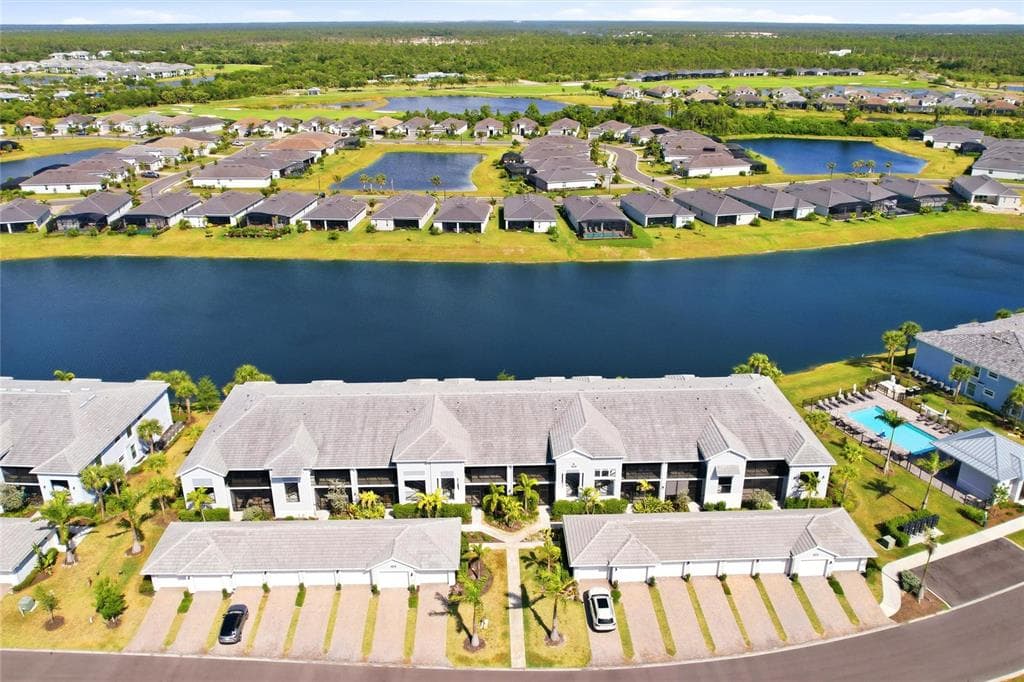 14214 HERITAGE LANDING BOULEVARD 816 photo 1