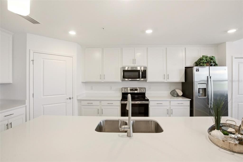 14214 HERITAGE LANDING BOULEVARD 816 photo 24