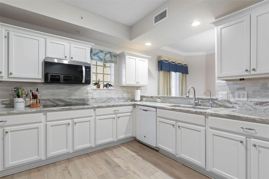 102 YACHT HARBOR DRIVE 371 photo 12