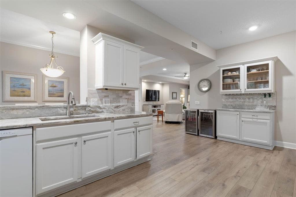102 YACHT HARBOR DRIVE 371 photo 14