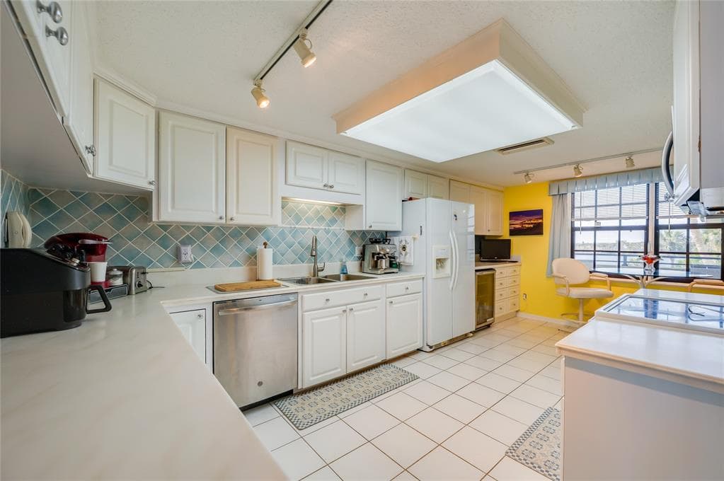 731 MARINA POINT DRIVE 731 photo 8