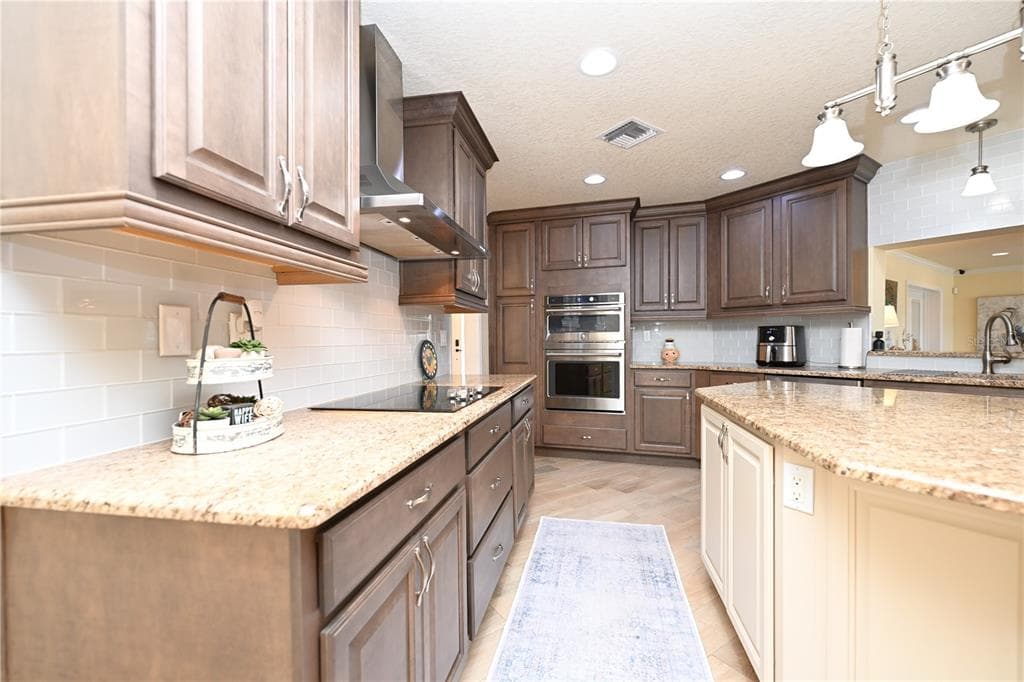 2240 LAKE ARIANA BOULEVARD photo 13