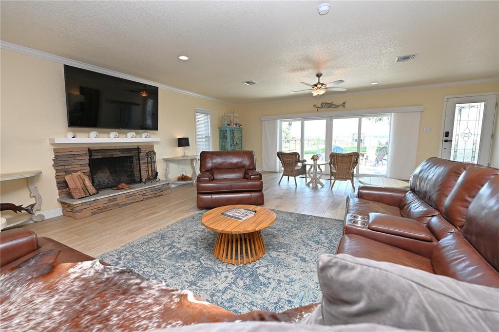 2240 LAKE ARIANA BOULEVARD photo 20
