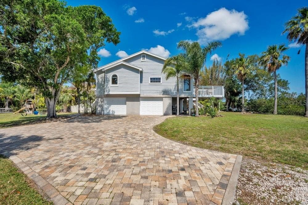 3858 SHORE BOULEVARD photo 2
