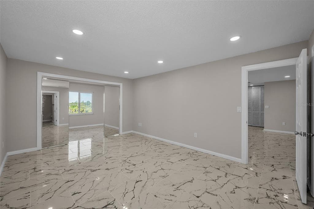100 BLUFF VIEW DRIVE 604C photo 18