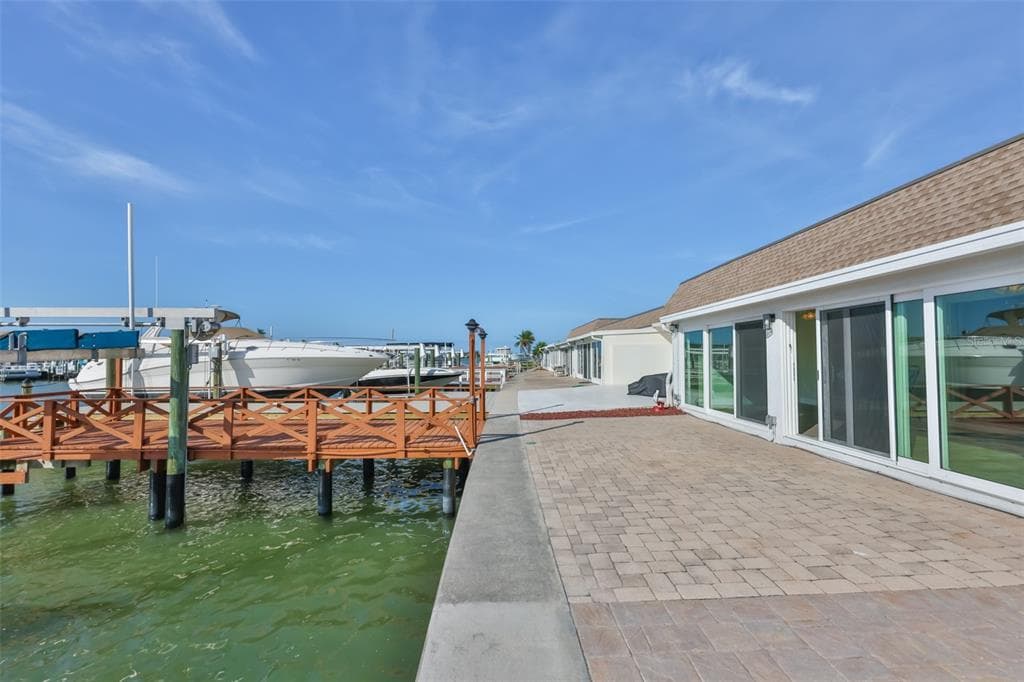 574 BOCA CIEGA POINT BOULEVARD N 2205 photo 18