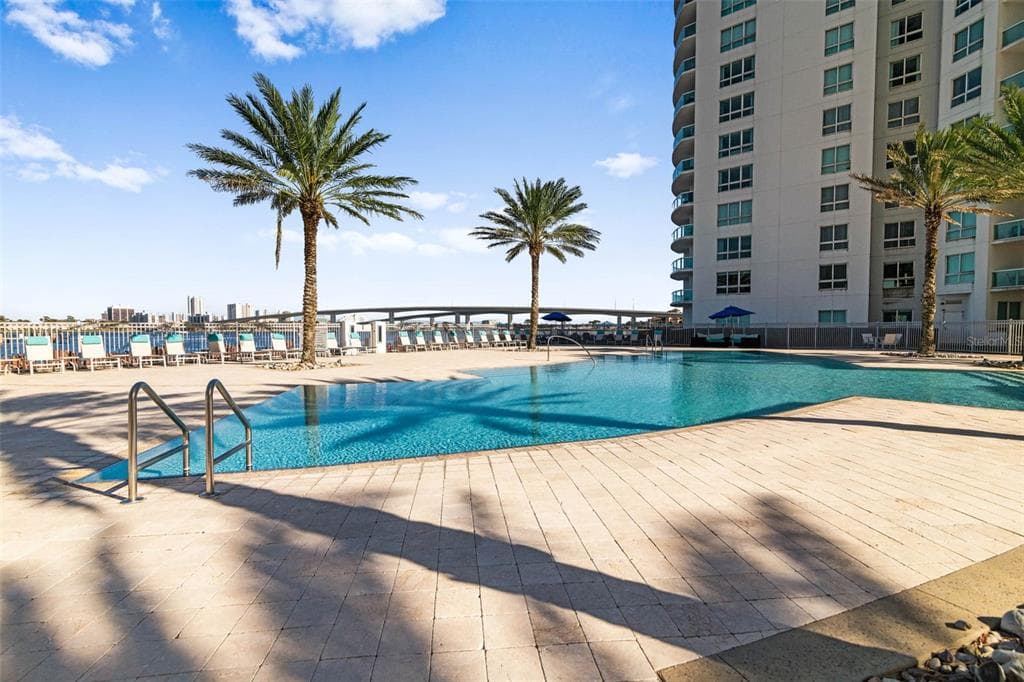 231 RIVERSIDE DRIVE 702-1 photo 23
