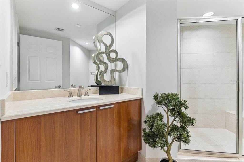 231 RIVERSIDE DRIVE 702-1 photo 16