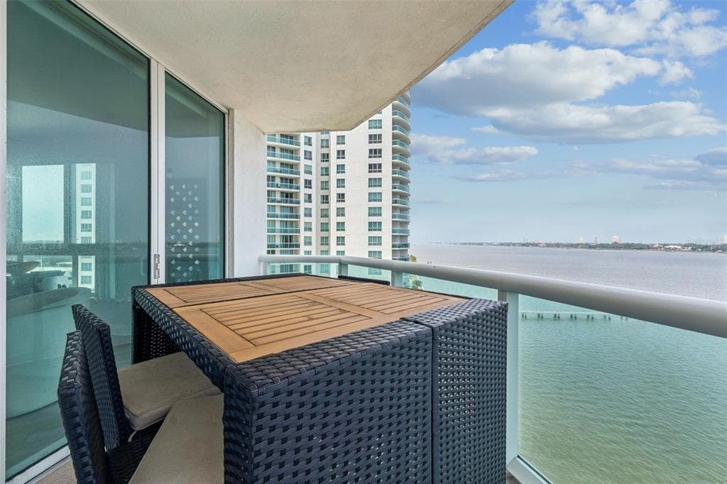 231 RIVERSIDE DRIVE 702-1 photo 21