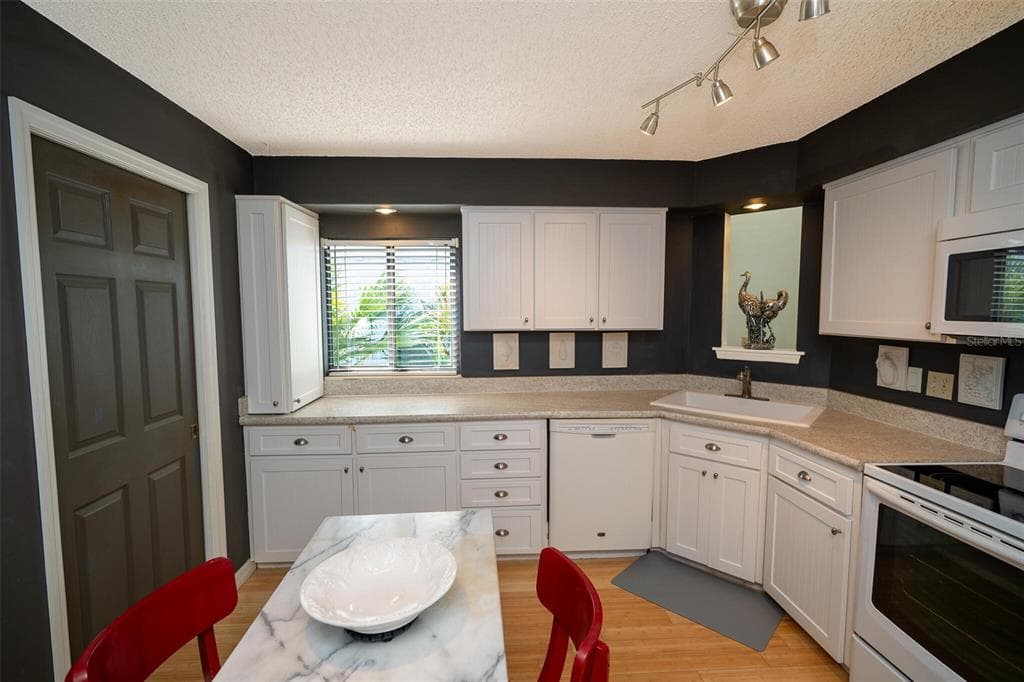 1757 WINDSONG CIRCLE photo 9