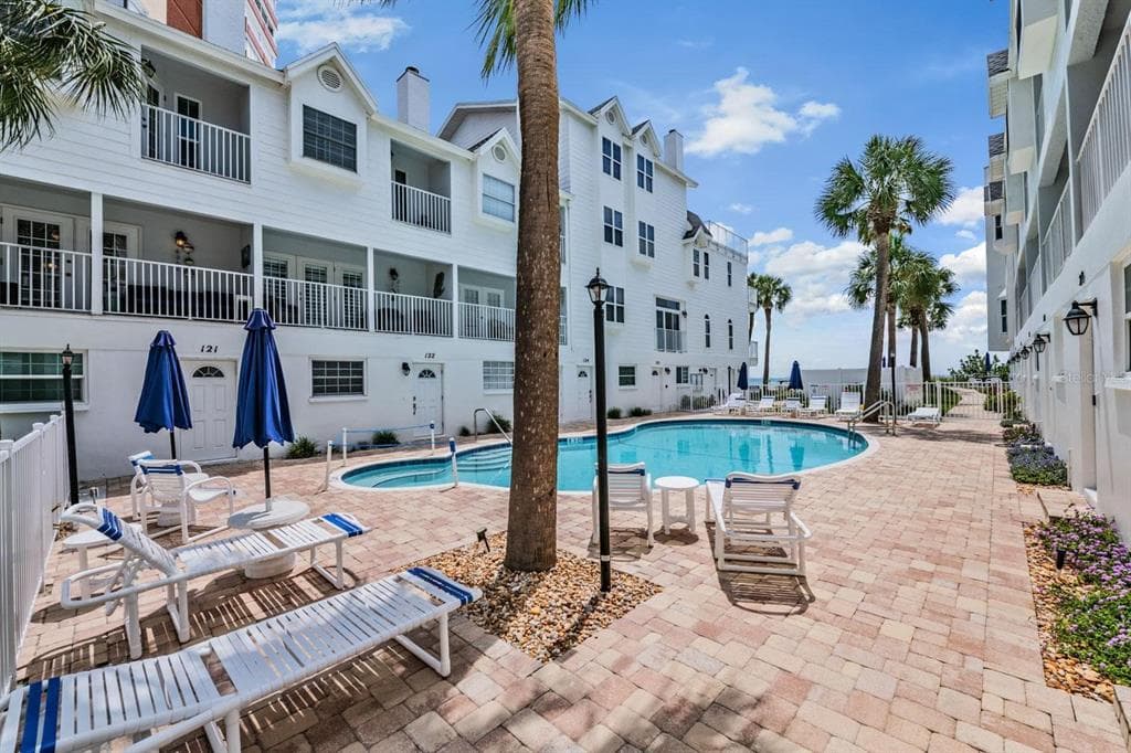 17960 GULF BOULEVARD 121 photo 3