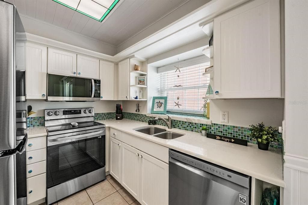 17960 GULF BOULEVARD 121 photo 19