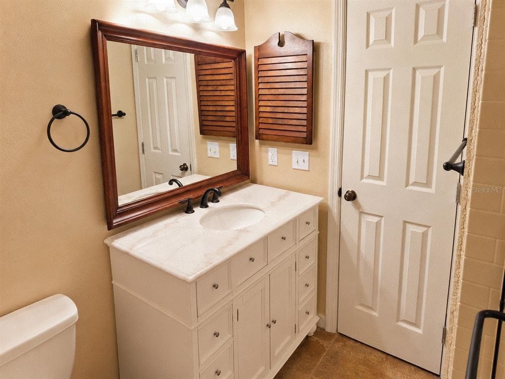 2234 W MAPLE TERRACE photo 10
