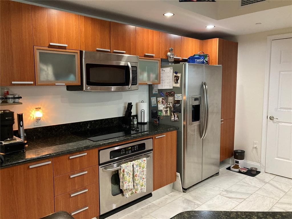 231 RIVERSIDE DRIVE 1504-1 photo 3