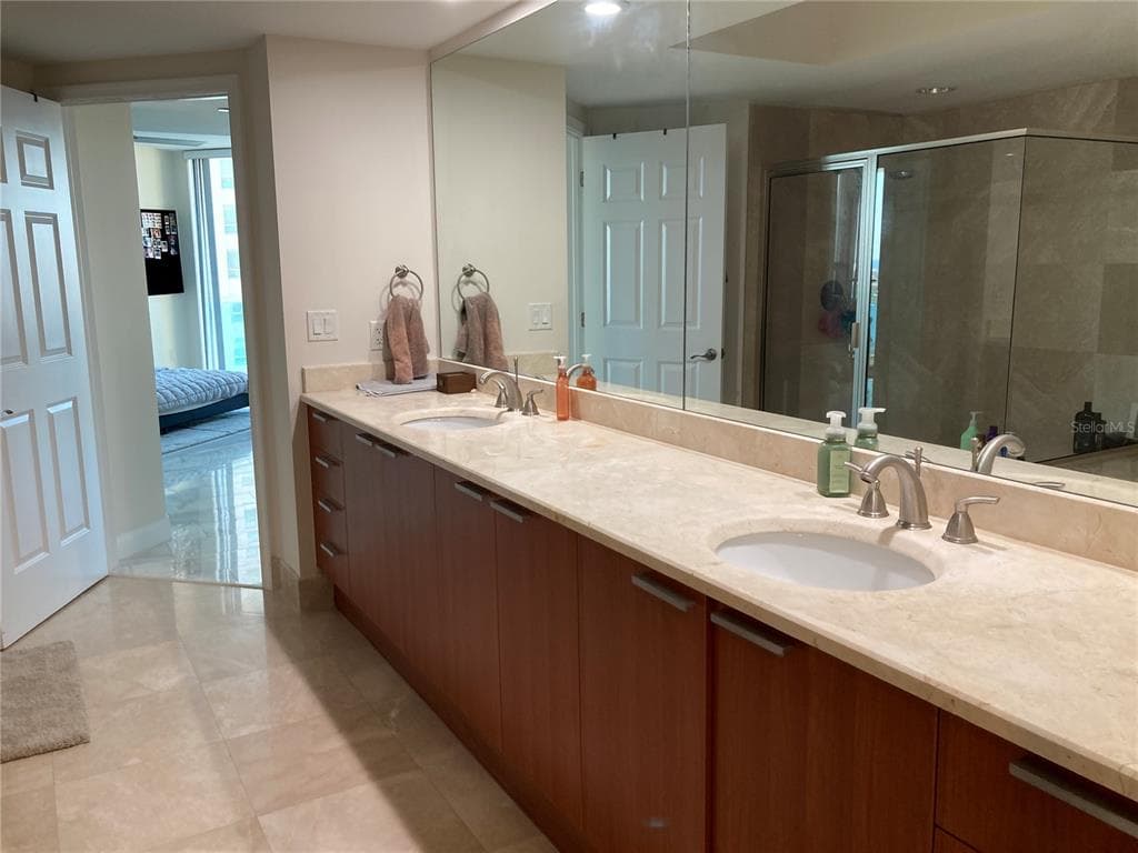 231 RIVERSIDE DRIVE 1504-1 photo 10