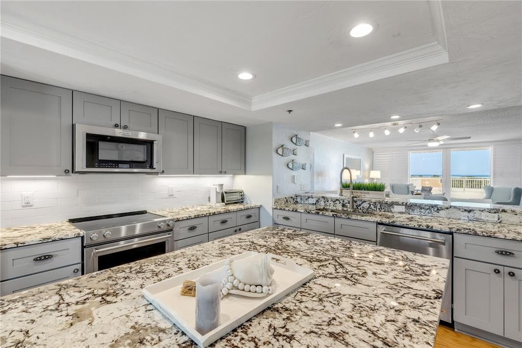 257 MINORCA BEACH WAY 103 photo 7
