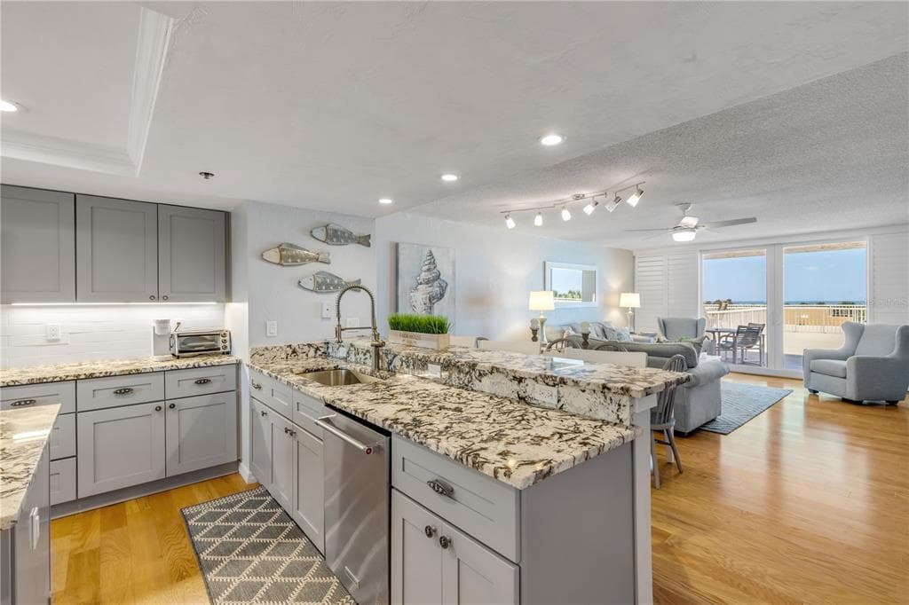 257 MINORCA BEACH WAY 103 photo 3