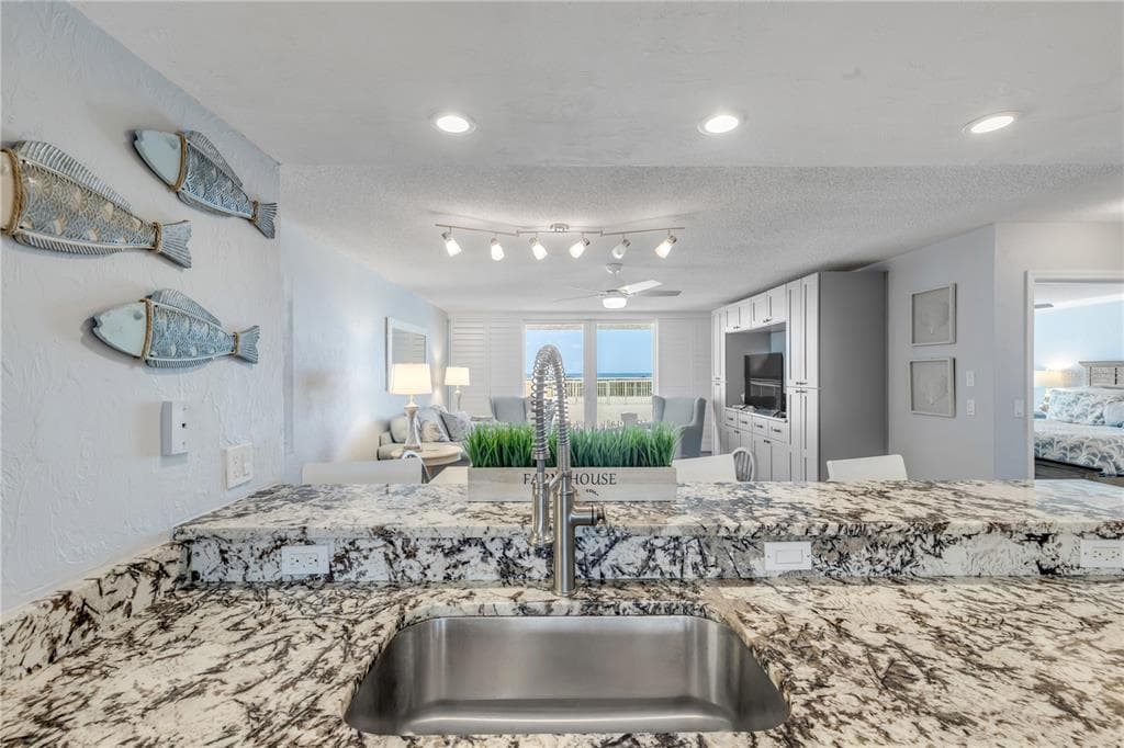 257 MINORCA BEACH WAY 103 photo 10
