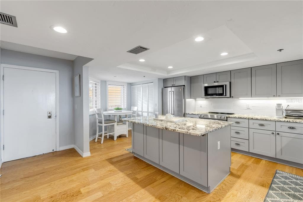 257 MINORCA BEACH WAY 103 photo 4