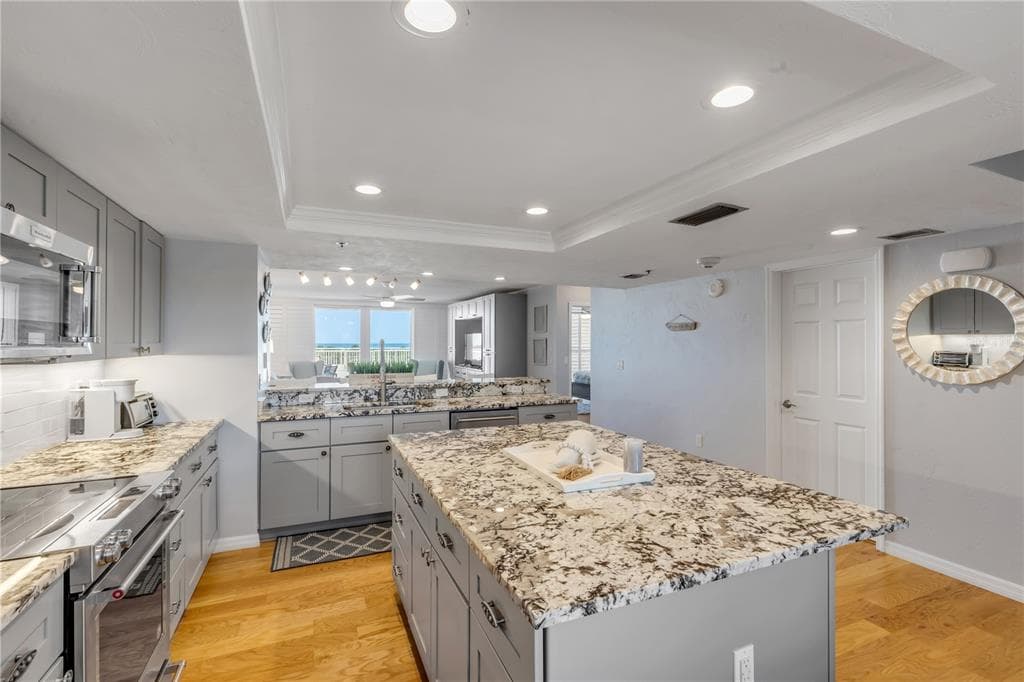 257 MINORCA BEACH WAY 103 photo 8