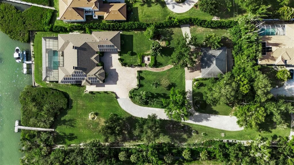 612 LAUREL ROAD W photo 4