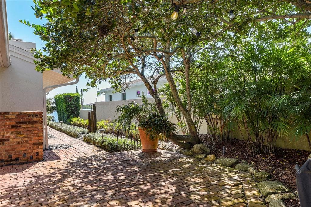 1215 COMMODORE DRIVE photo 25
