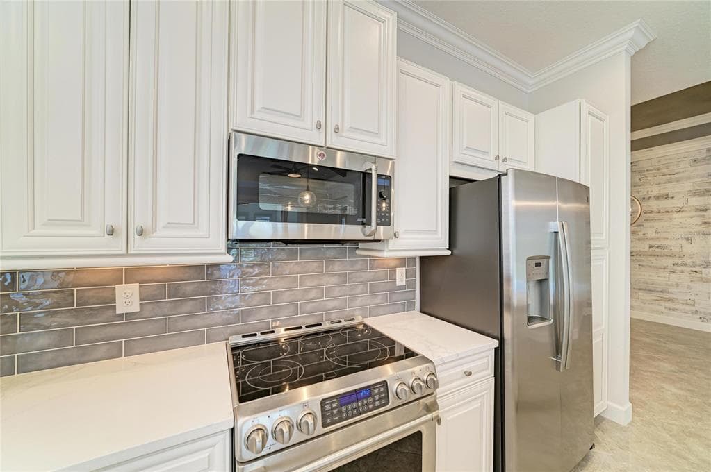 340 SAPPHIRE LAKE DRIVE 201 photo 17