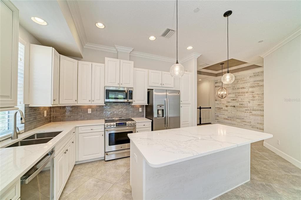 340 SAPPHIRE LAKE DRIVE 201 photo 16