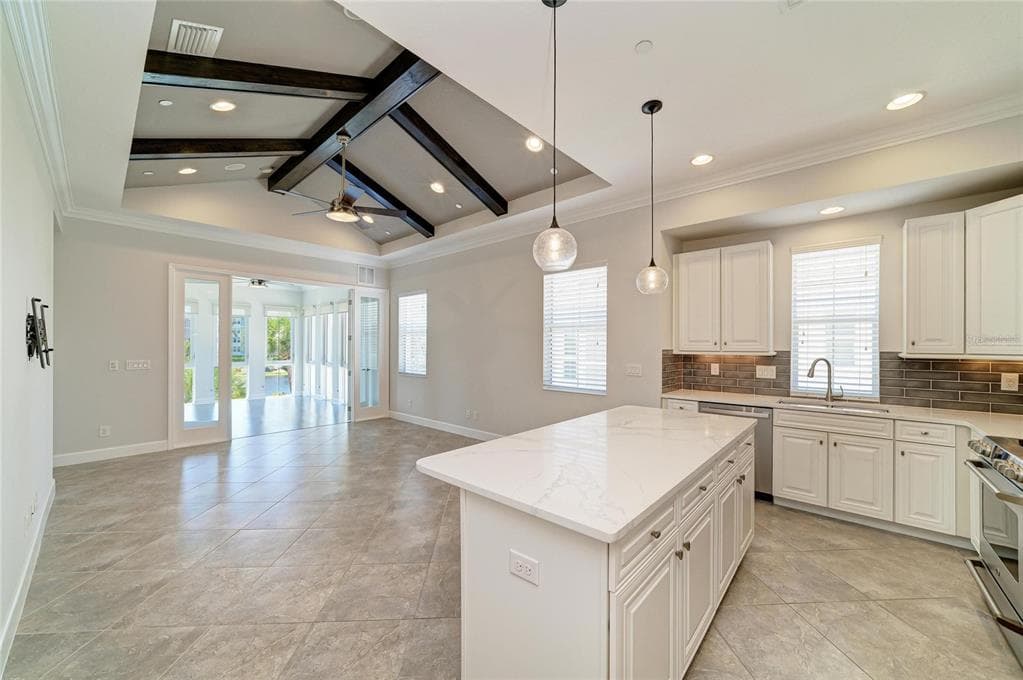 340 SAPPHIRE LAKE DRIVE 201 photo 12