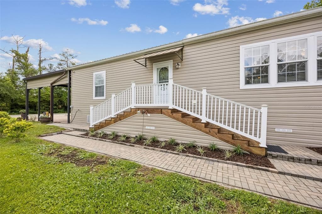 329 PARADISE CIRCLE photo 4