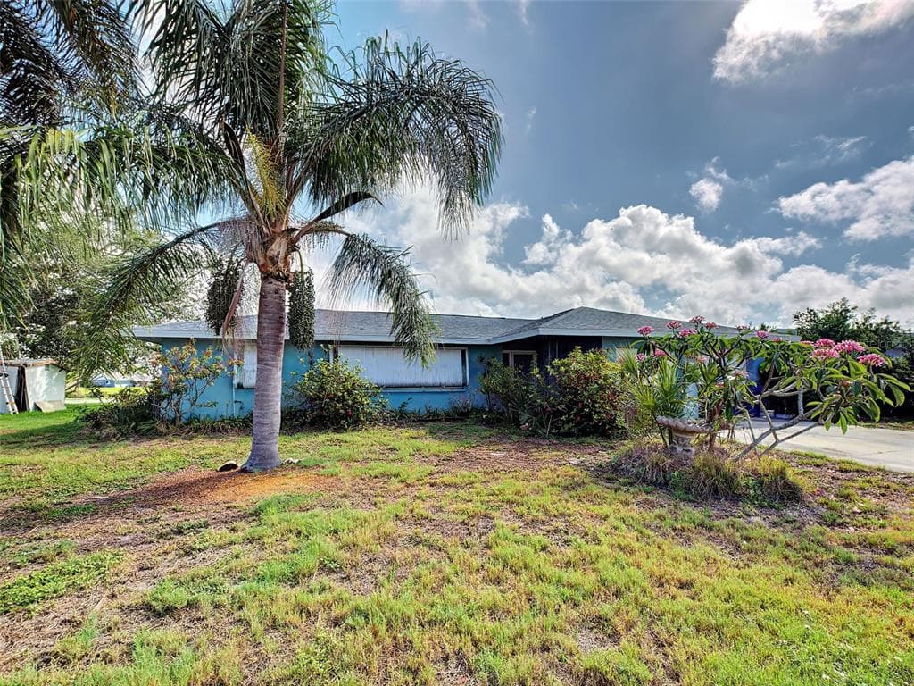 321 SHAMROCK BOULEVARD photo 2
