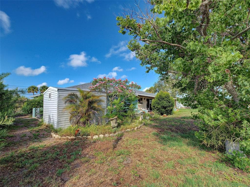 321 SHAMROCK BOULEVARD photo 6
